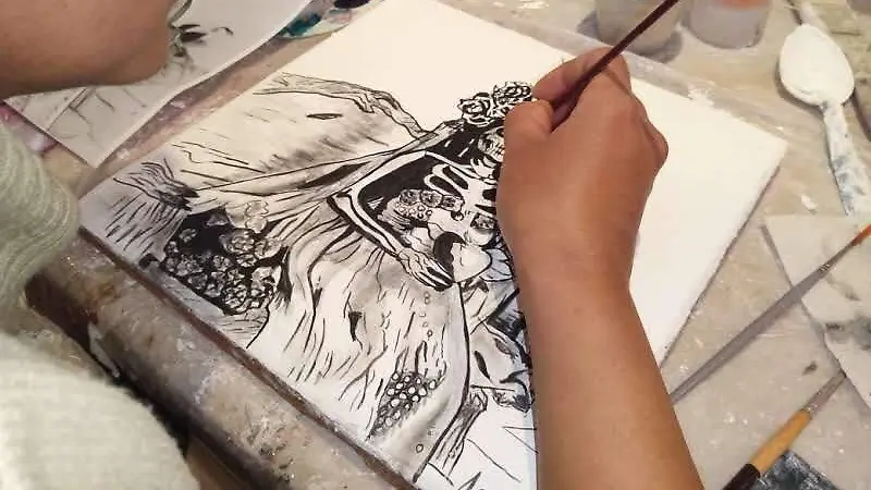 Con gran dedicación Luz realiza cada una de sus obras.